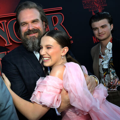 Millie Bobby Brown e David Harbour 