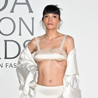 Lily Allen marca presença num evento com visual ousado