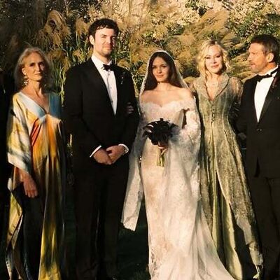 Stella Banderas casou com Alex Gruszynski em Espanha, numa cerimónia elegante com Antonio Banderas e Melanie Griffith