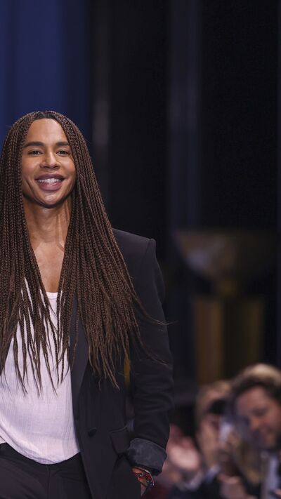 Olivier Rousteing sai da Balmain após 16 anos, marcando o fim de uma era na moda