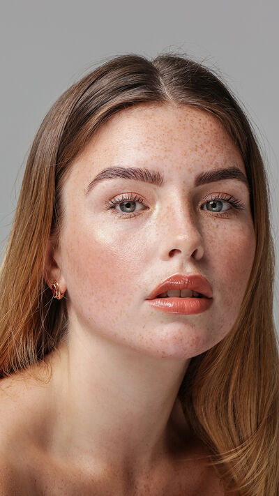 La Roche-Posay redefine o cuidado anti-idade com a rotina Hyalu B5 Suractivated