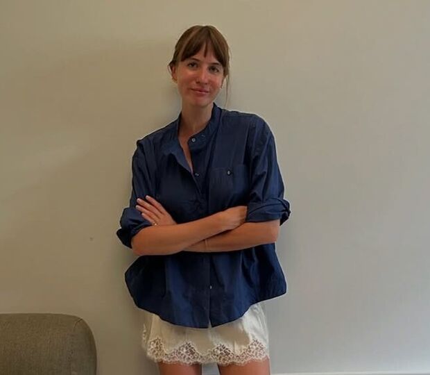 Lizzy Hadfield, figura de estilo minimalista, fala sobre moda, leitura e vida entre Londres e Nova Iorque