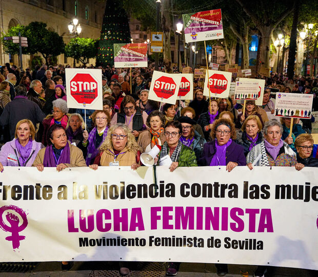 Mulheres manifestam-se em Sevilha, no contexto do dia 25 de Novembro (2023)