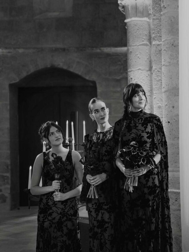 Stella Banderas casou com Alex Gruszynski em Espanha, numa cerimónia elegante com Antonio Banderas e Melanie Griffith