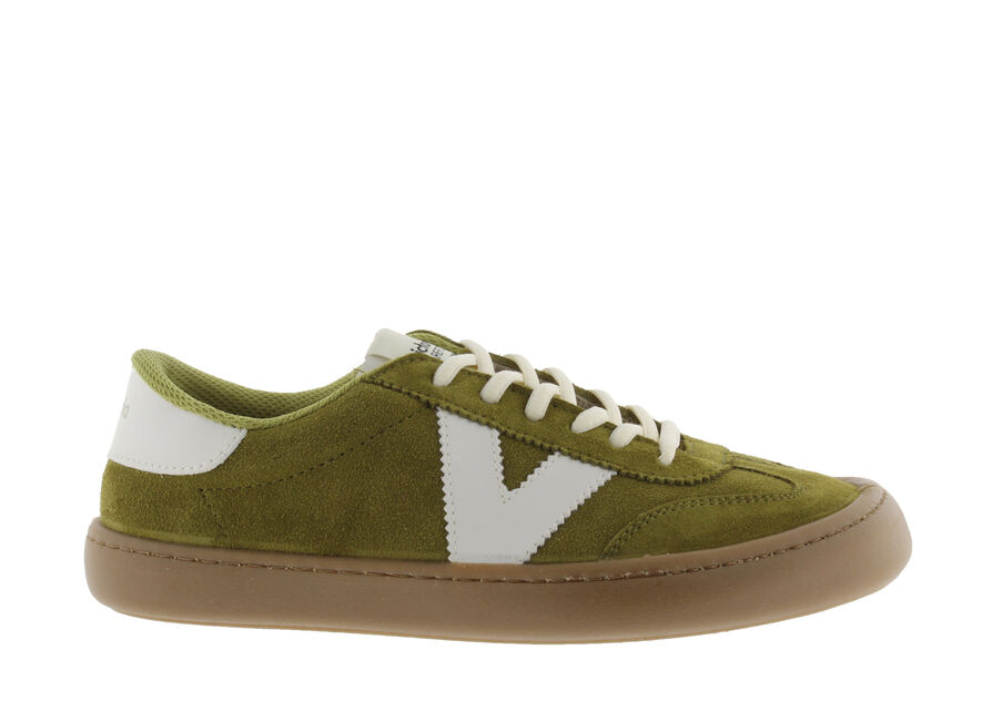 Moda de inverno: sapatilhas Victoria Shoes na neve, coleção 'Snow Much Fun'