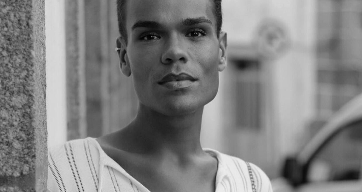 Zé Lopes aborda o bodyshaming e padrões estéticos em entrevista.
