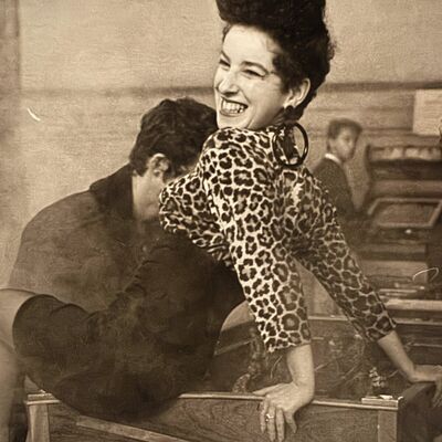 Nazaré Pinela, pioneira do vintage e body piercer em Lisboa, recorda o impacto das suas escolhas