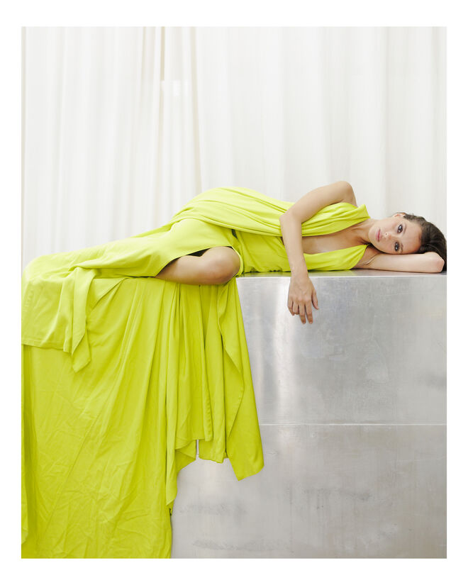 Luís Carvalho desafia a moda autoral com peças que resistem ao tempo e ao caos