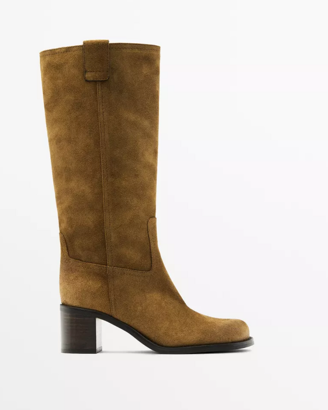 Botas de salto em croute escovado, €99,95 (antes 179) na Massimo Dutti.