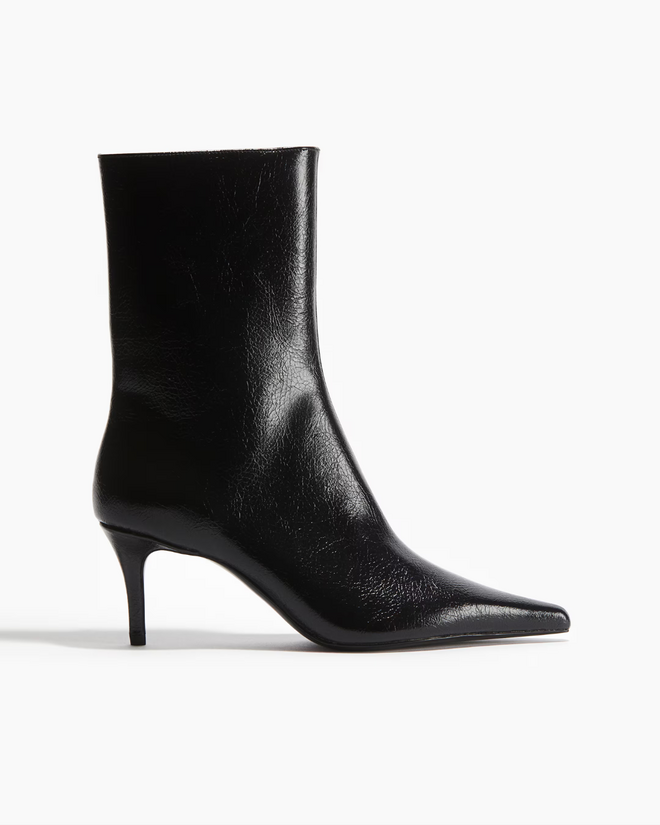 Botins de salto alto, €30,99 (antes €39,99) na H&M.