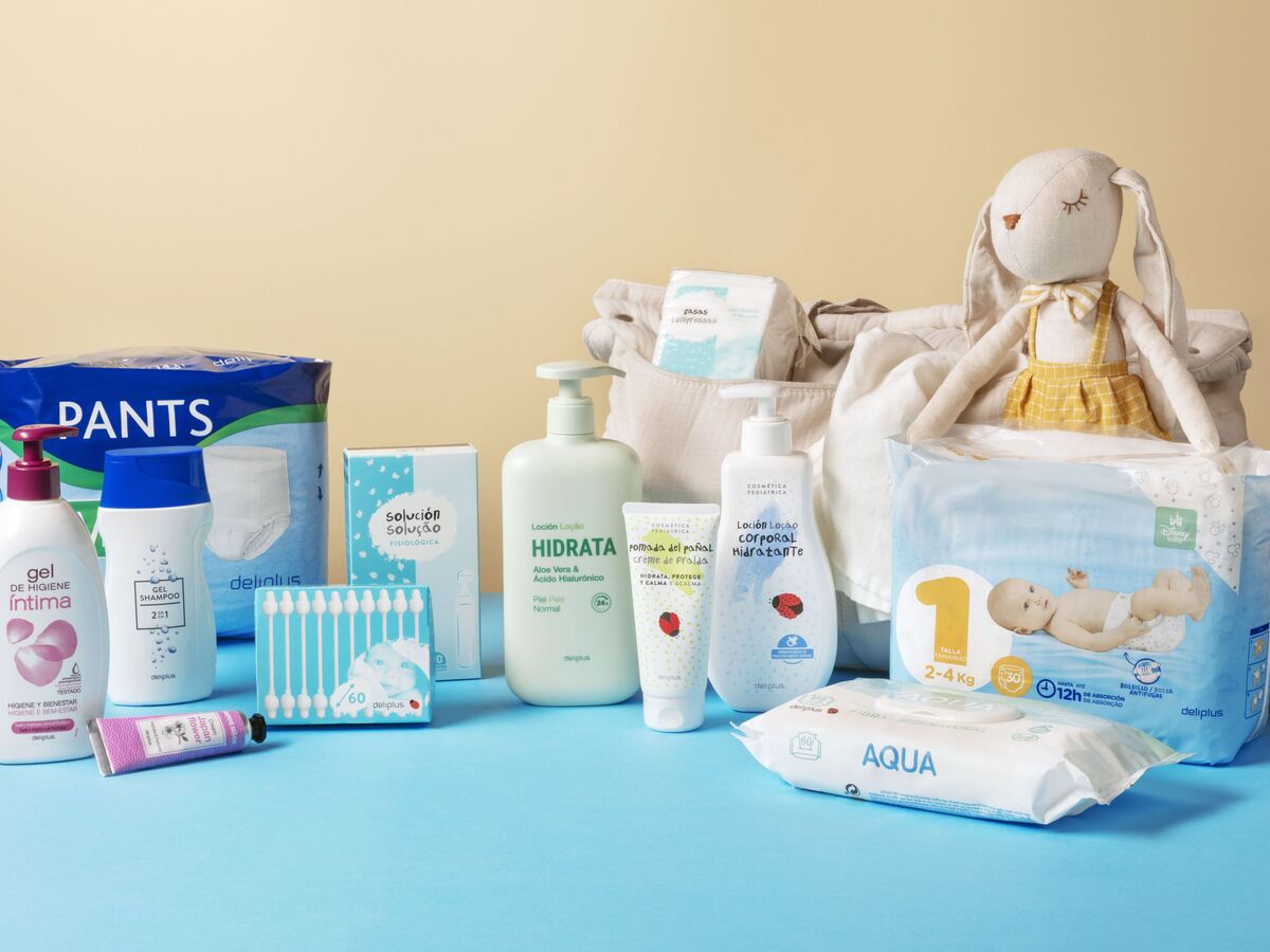 Mala da maternidade com produtos de higiene para o bebé da marca Deliplus