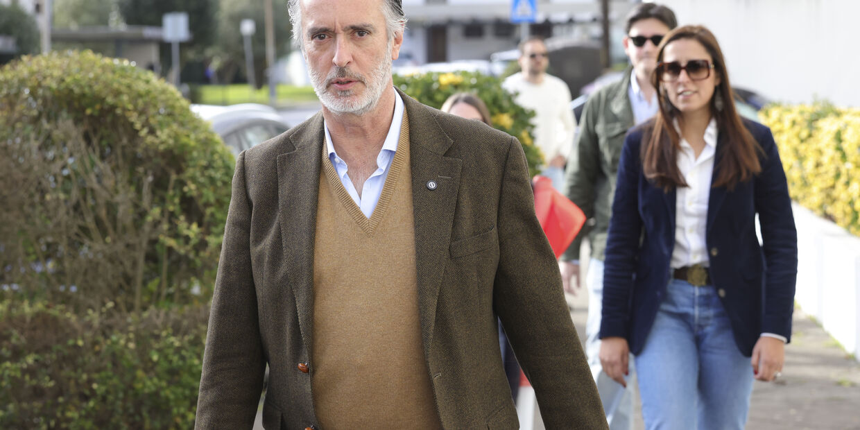 Cotrim de Figueiredo enfrenta questões jurídicas com possível impacto na Presidência