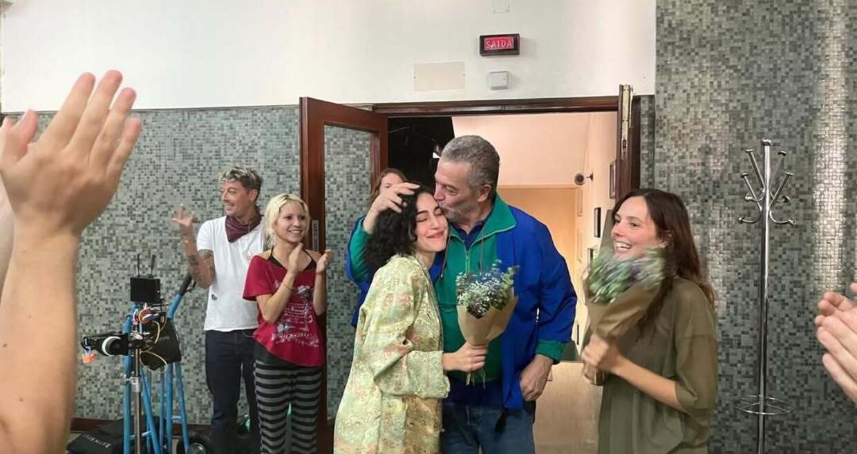 Carolina Amaral destaca a direção sensível de João Canijo no set.
