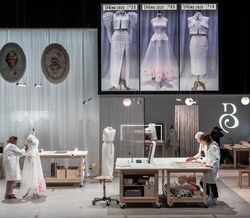 Espetáculo "Lacrima" no CCB retrata a criação de um vestido de alta-costura.
