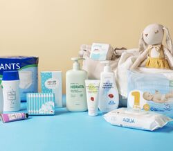 Mala da maternidade com produtos de higiene para o bebé da marca Deliplus