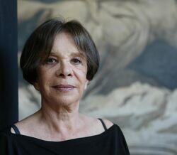 Graça Lobo, atriz contestatária, aplaudida e criticada, mostra faceta insinuante e sedutora