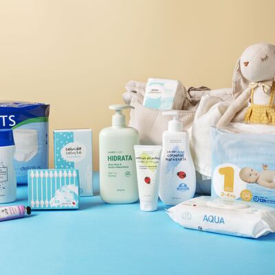 Mala da maternidade com produtos de higiene para o bebé da marca Deliplus