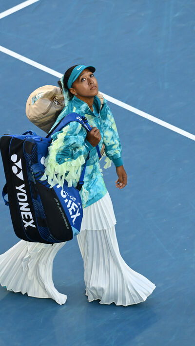 Naomi Osaka redefine estilo no ténis com looks arrojados e inesperados