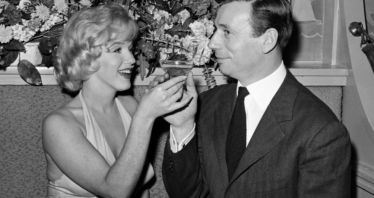 Marilyn Monroe celebra com champanhe