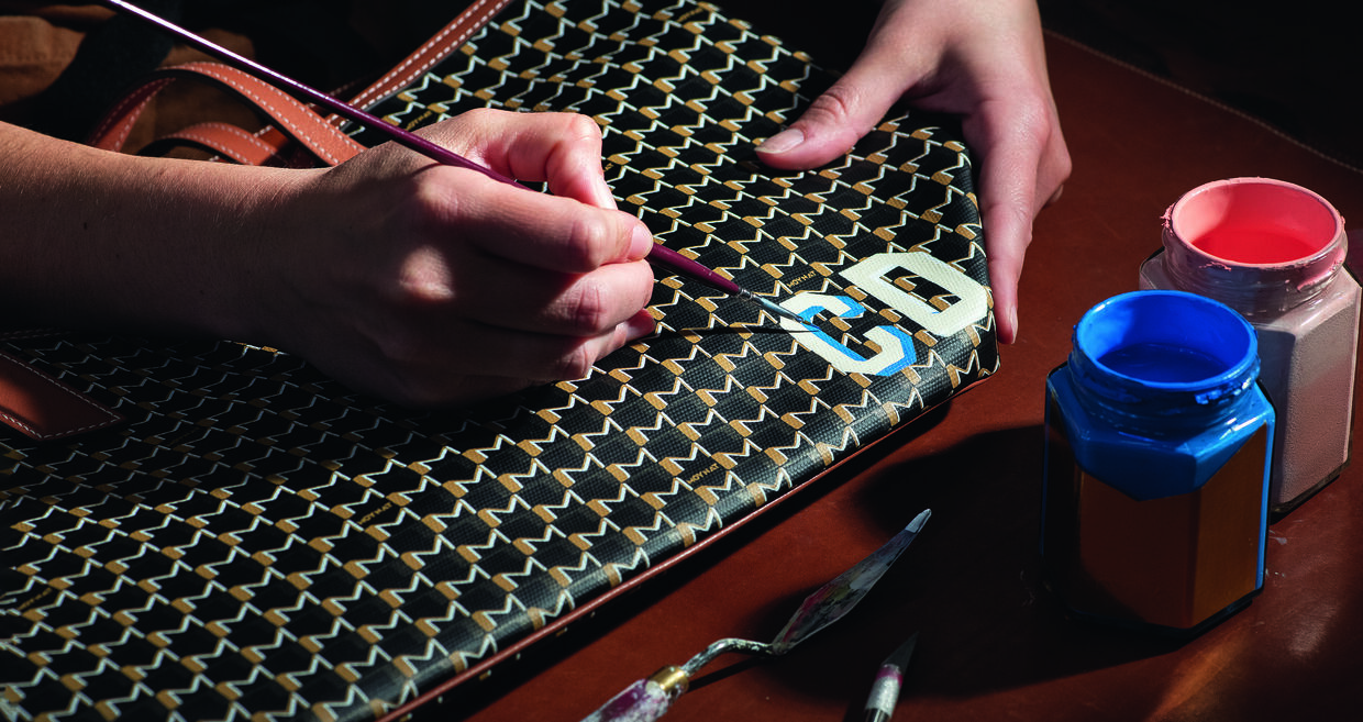 Demonstração de personalização por um artista da Moynat