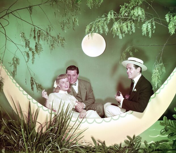 O céu vai voltar a escurecer, a 17 de fevereiro, quando a Lua se posicionar entre o Sol e a Terra. 