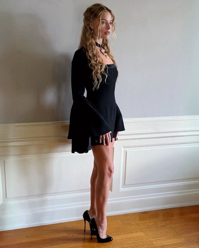 Margot Robbie em Roberto Cavalli.