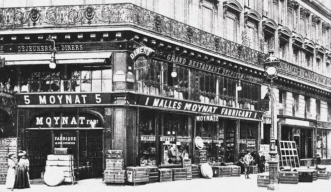 Quando a boutique Moynat abriu as portas em 1869, foi o primeiro estabelecimento a mudar-se para a nova Avenue de l’Opéra, mesmo antes da conclusão da construção da via