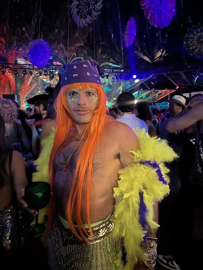 Carina Caldeira no Baile da Arara, evento festivo no Brasil