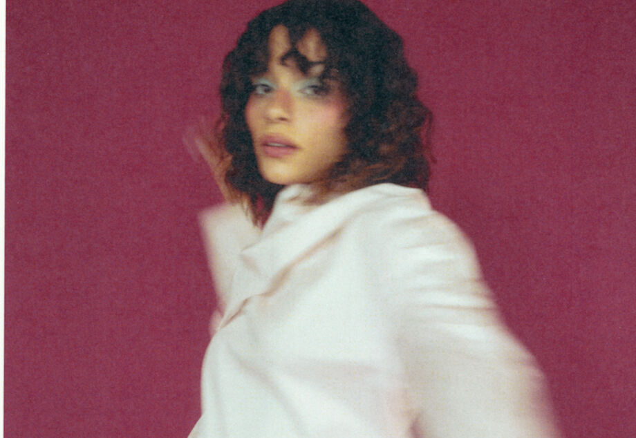 Camisola, Mango. Saia, Béhen.