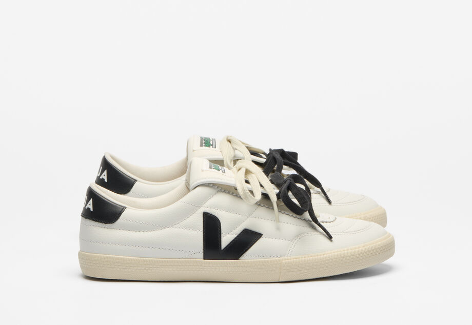 Panenka em branco com contrastes em preto, € 200, Veja x Magliano 