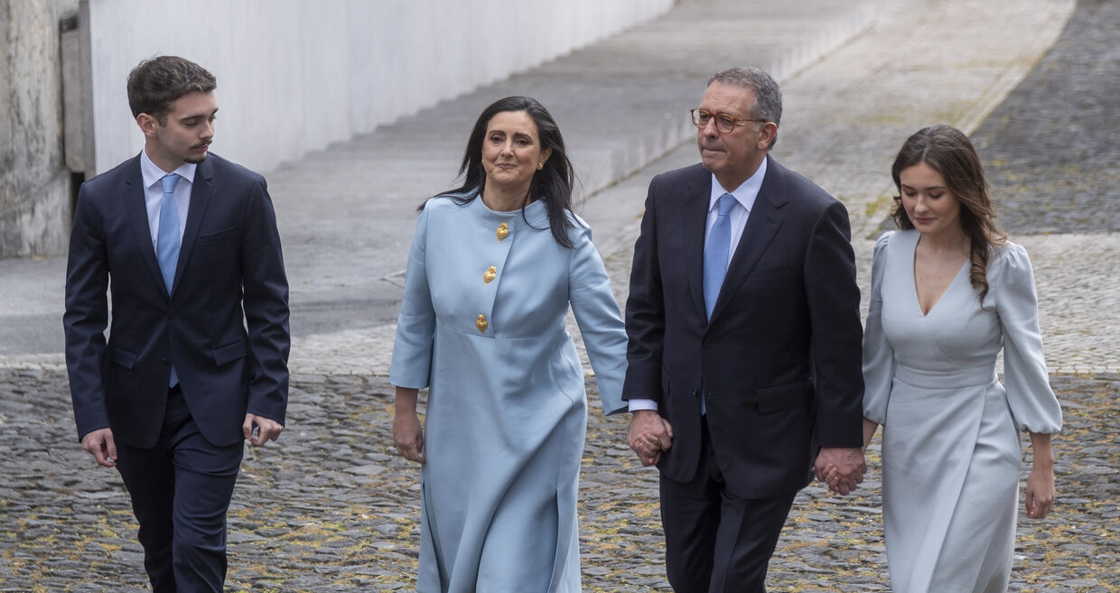 Margarida Maldonado Freitas acompanhanhada pela família