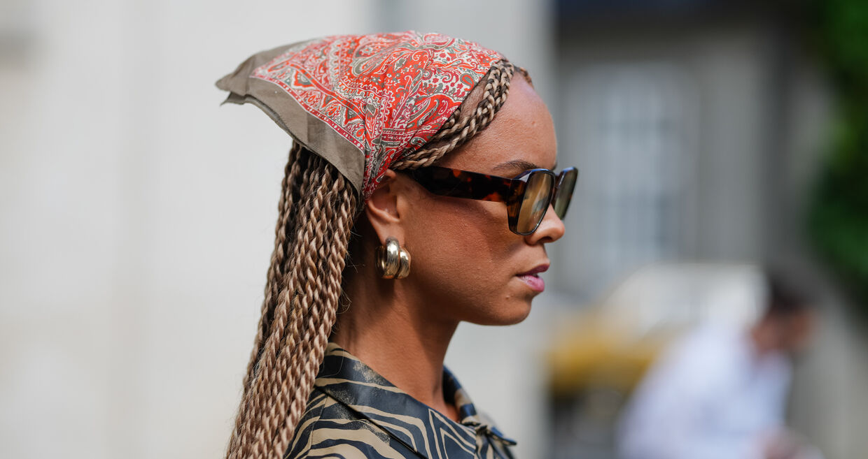 Bandana Paisley regressa à moda contemporânea após atravessar séculos e culturas