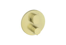 Torneira dourada com controlo de temperatura, um detalhe para renovar a casa de banho