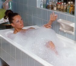 Truques para preservar o aroma dos perfumes, evitando a casa de banho