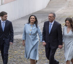 Margarida Maldonado Freitas acompanhanhada pela família