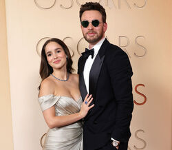 Alba Baptista e Chris Evans