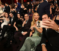 Emma Stone, Demi Moore e Kate Hudson nos Óscares 2026