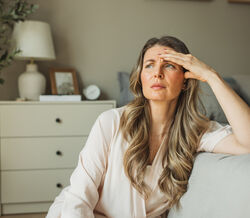 Menopausa: mulher com sinais discretos tenta suavizar as mudanças no corpo