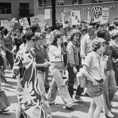 Manifestantes defendem direitos das mulheres e a igualdade em Nova Iorque, em 1976.