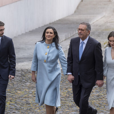 Margarida Maldonado Freitas acompanhanhada pela família