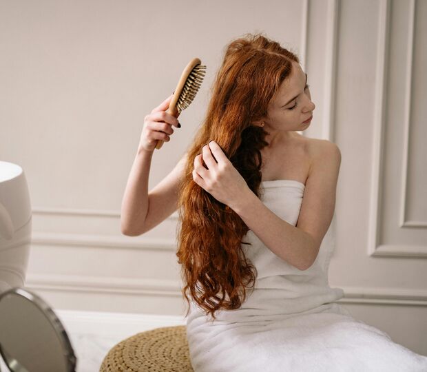 Séruns antiqueda ajudam a fortalecer o cabelo e a recuperar a densidade