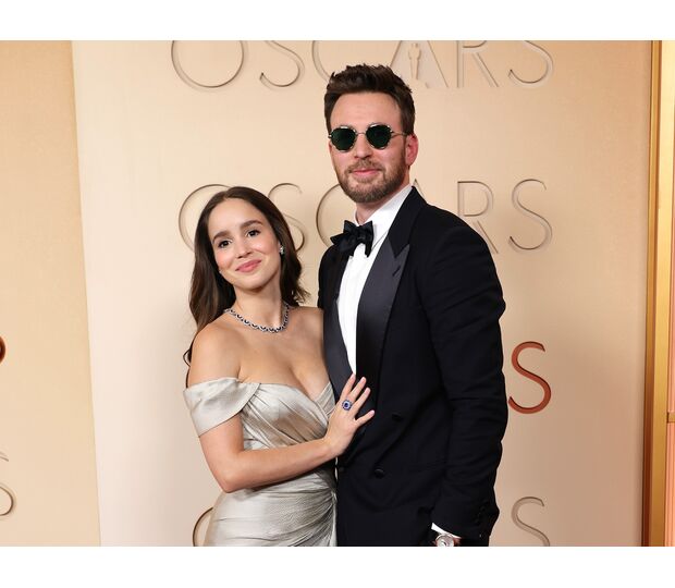 Alba Baptista e Chris Evans