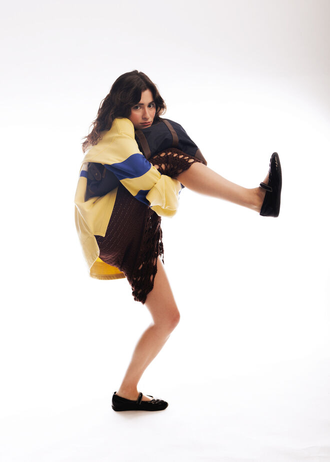 Casaco e saia, Lacoste. Sapatos, arquivo.