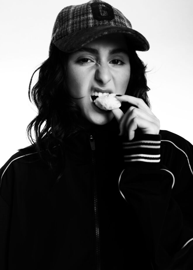 Casaco e saia, Lacoste. Sapatos, arquivo.