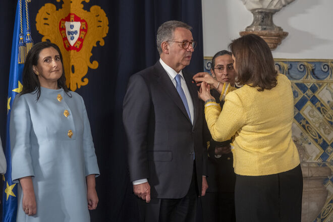 Margarida Maldonado Freitas acompanhanhada pela família