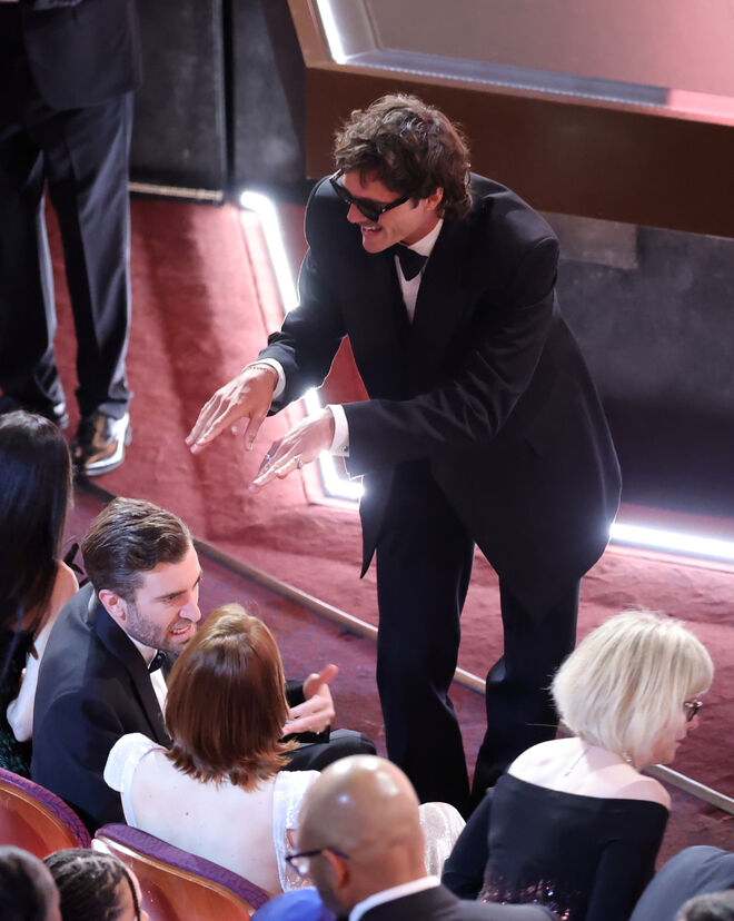 Jacob Elordi: eu, cinco minutos depois de fazer as unhas.