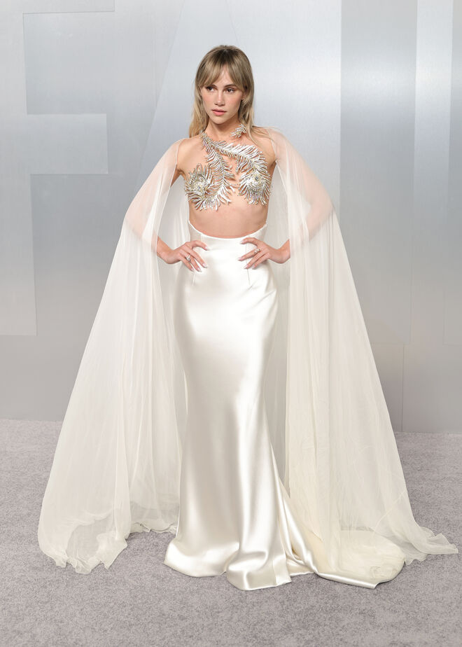 Suki Waterhouse em Tamara Ralph