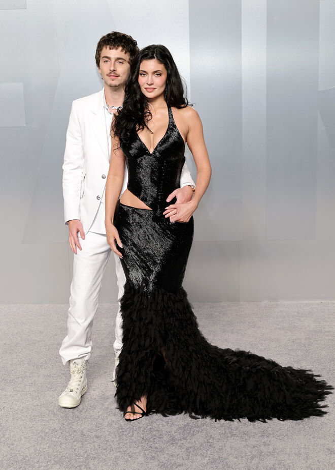 Kylie Jenner em Alexander McQueen e Timotheé Chalamet em Givenchy 