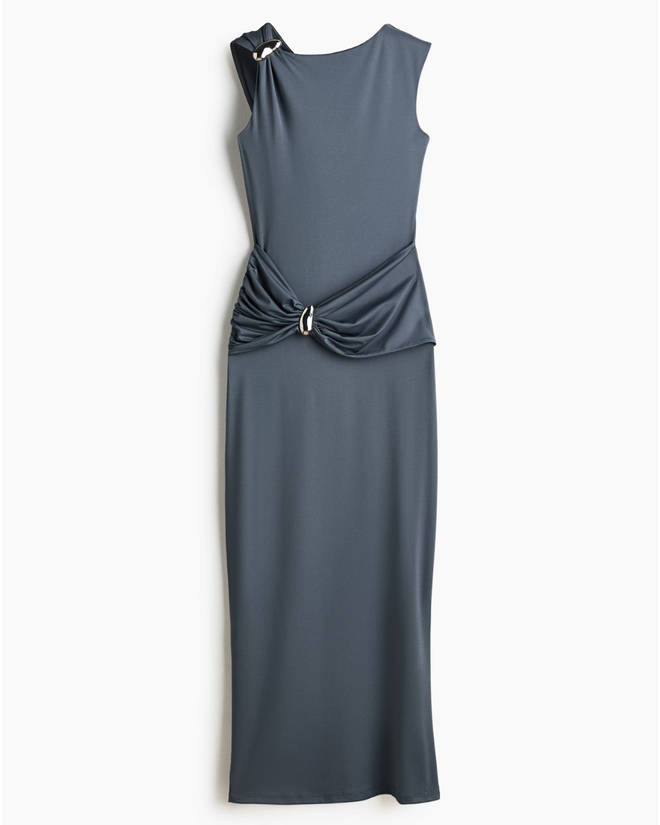 Vestido drapeado, €19,99 na H&M.