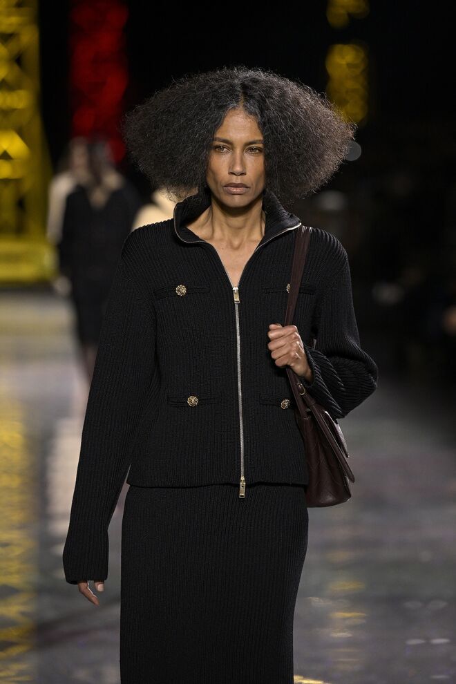 Stephanie Cavalli, 50 anos, em Chanel 